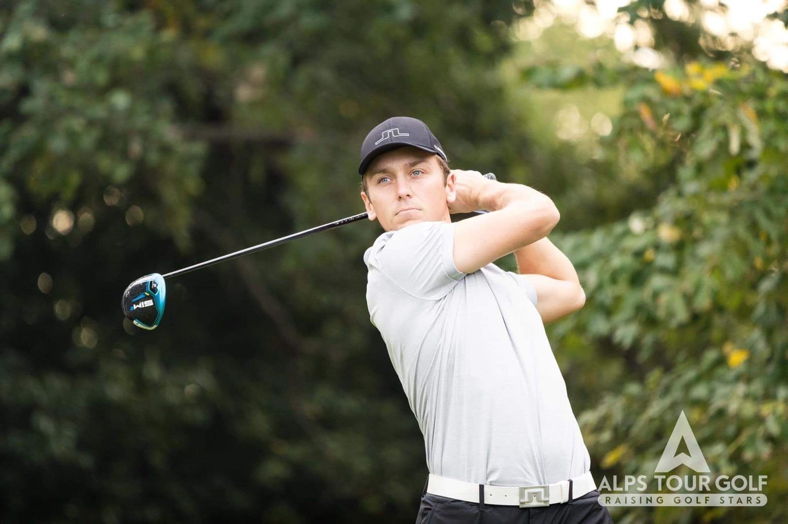 Sasha Wortelboer driving the ball on tour